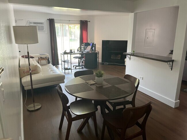 Foto del edificio - 514 Spruce Dr
