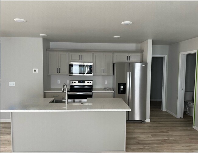 Foto del edificio - Modern Designed Home with Second Family Room