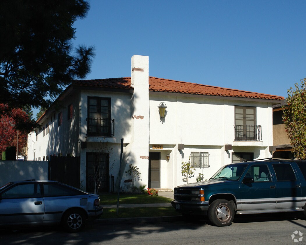 Building Photo - 3571 Howard Ave