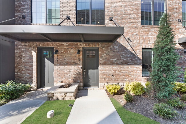 Building Photo - 265 Castleberry Station Dr SW