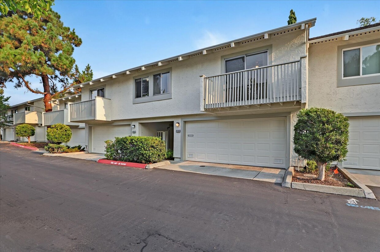 Primary Photo - Cupertino 2 Bed, 2 Bath Townhouse with Att...