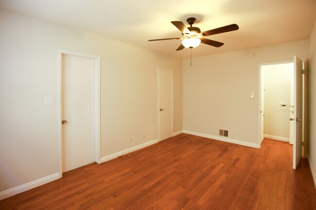 Foto del edificio - 1323 Ridgeley Dr