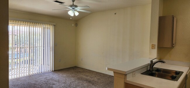 Foto del edificio - 5451 Vineland Rd