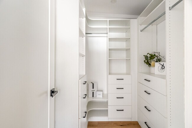 Foto del edificio - 6525 W 85th St