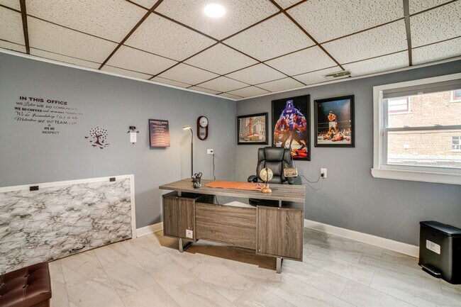 Foto del edificio - 737 E 157th Pl