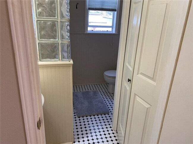 Building Photo - 2903 Kerbey Ln