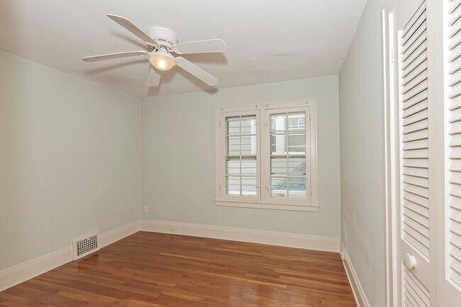 Building Photo - 2334 S Overlook Rd