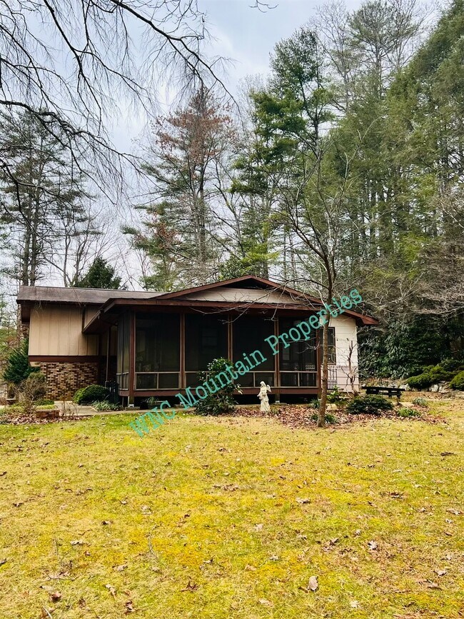 Building Photo - 2305 Old Kanuga Rd