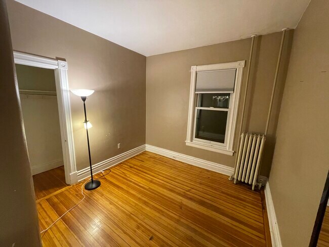 Middle bedroom - 9 Hawthorne Ave