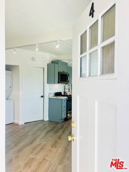 Building Photo - 421 E Chevy Chase Dr