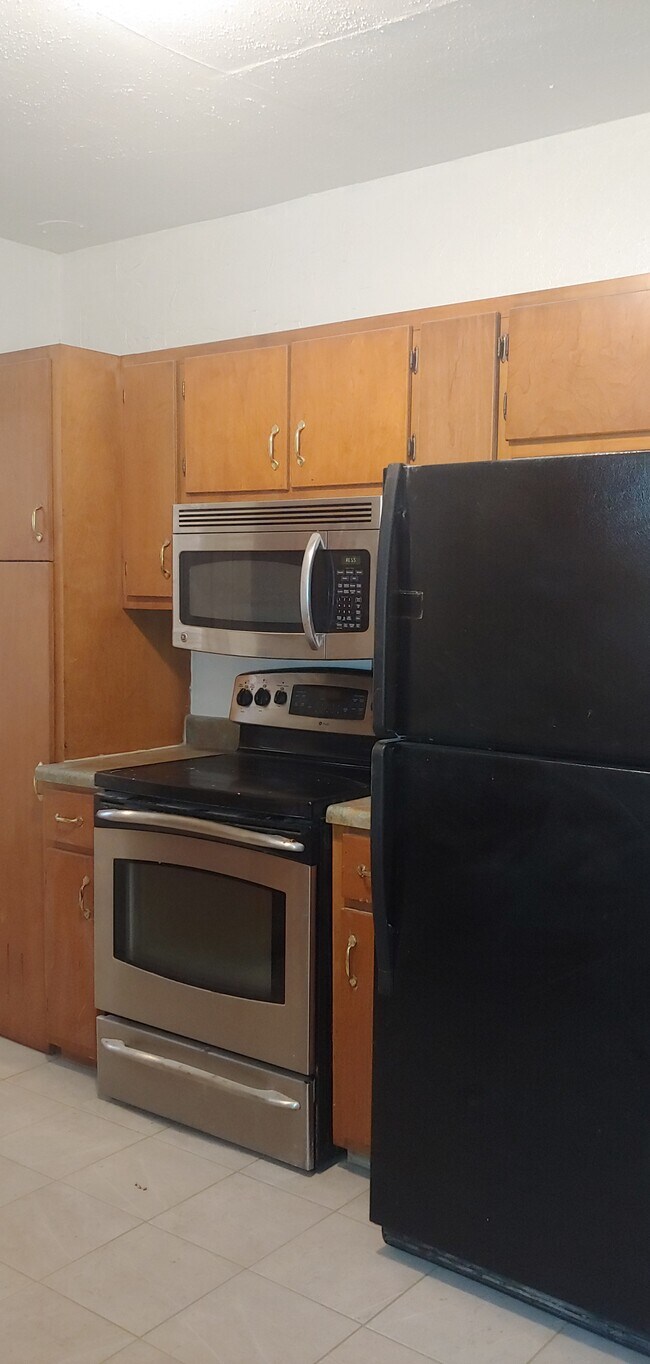 Kitchen - 830 Kirkwood Ave