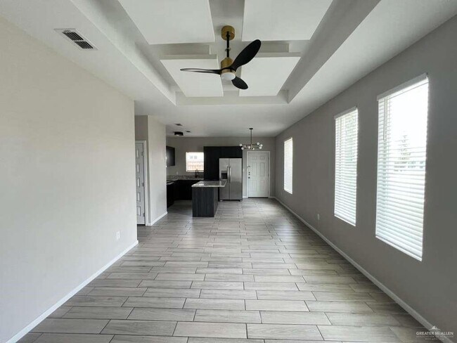 Foto del edificio - 5701 Swallow Ave