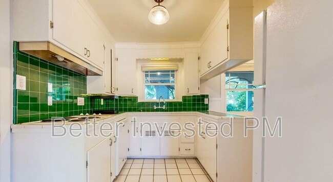 Building Photo - 3241 Montgomery Dr
