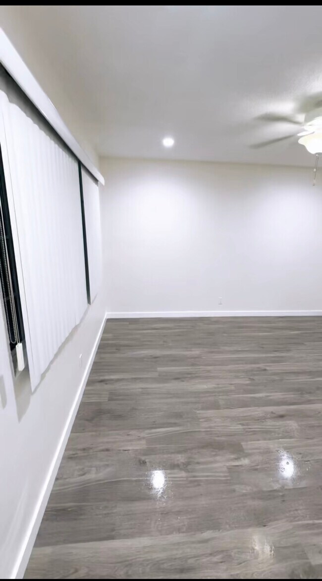 Foto del edificio - 4418 W 163rd St