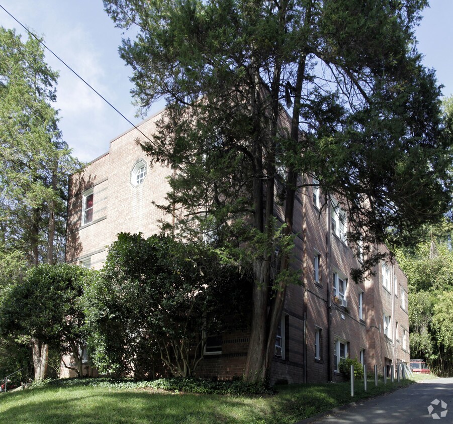 Primary Photo - 4585 Macarthur Blvd NW