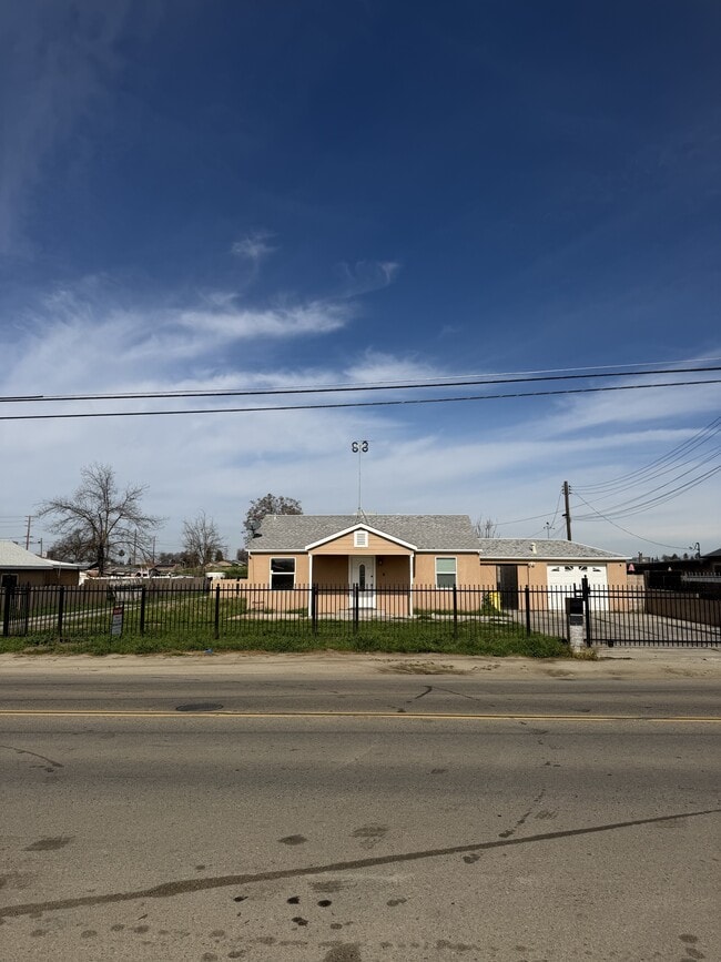 Building Photo - 1004 E K Ave