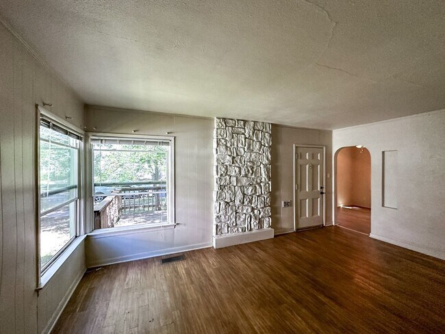 Foto del edificio - 4 Bedroom Home for Rent in Chico CA | Large Yard, Near Downtown & Bidwell Park
