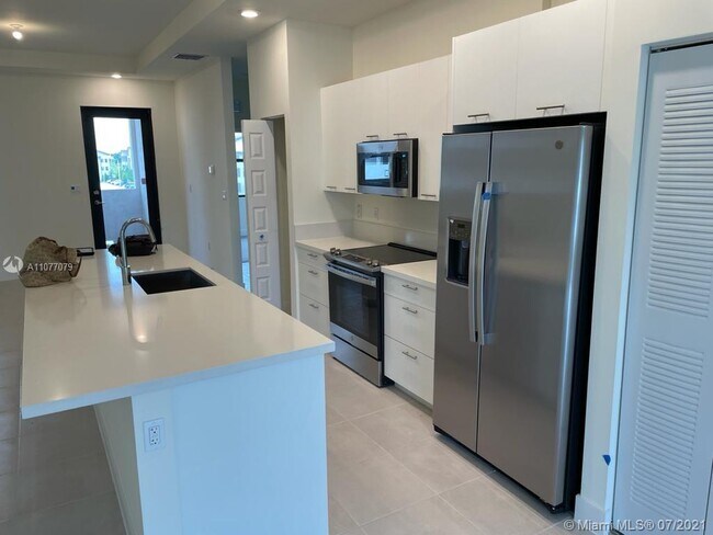 Foto del edificio - 7905 NW 104th Ave