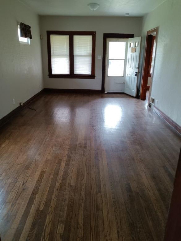 Building Photo - VERY SPACIOUS 3 bedroom single family for ...
