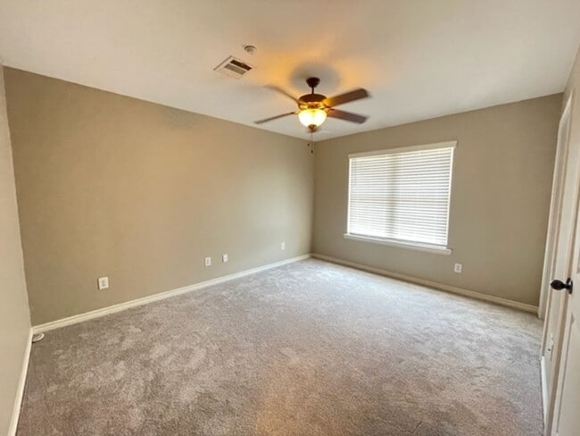 Building Photo - 226 Parrott Dr