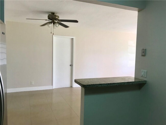 Building Photo - 4 bedroom in Pembroke Pines FL 33023