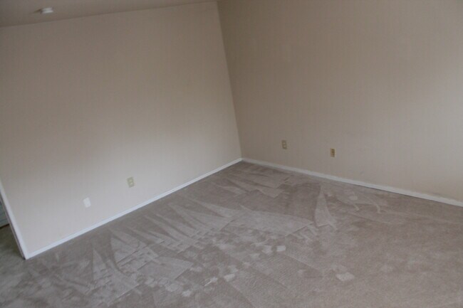 Building Photo - 1672 Parkcrest Cir