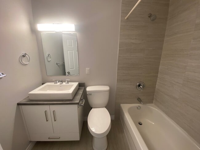 Building Photo - 7 Rufus Ave