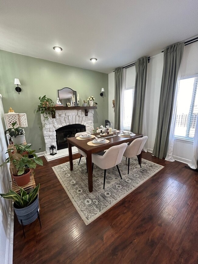 Building Photo - 411 Alyssa St