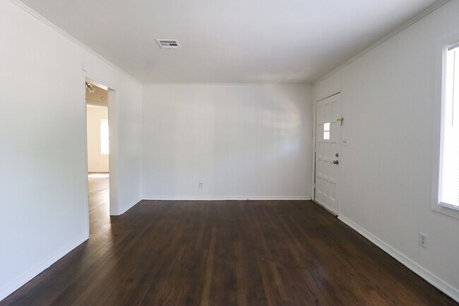 Foto del edificio - Charming 3 bedroom Home, Ready for Move-in!