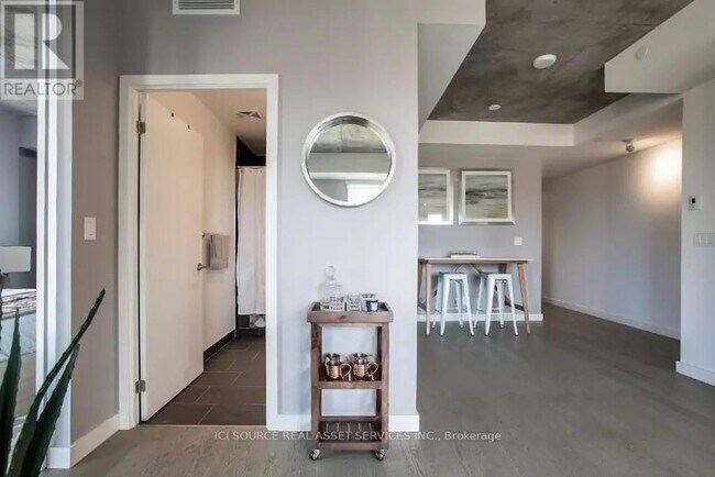 Building Photo - 111 Bathurst St