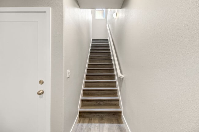 Building Photo - Move-In Special! Beautiful Alkali Flat Ren...