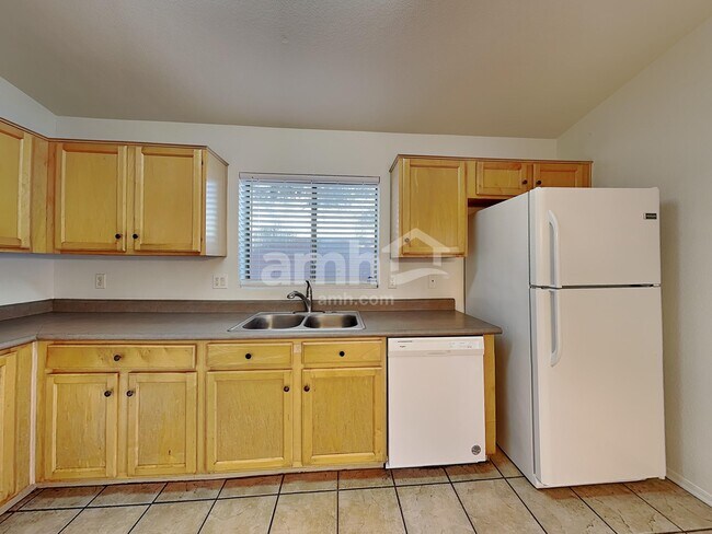 Foto del edificio - 10830 E Carol Ave