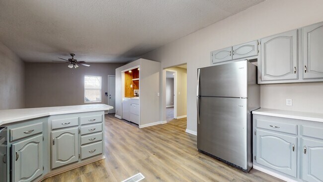 Foto del edificio - 6901 SE 14th St