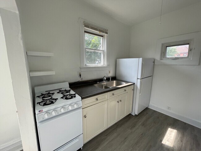 Kitchen - 301 Jersey St