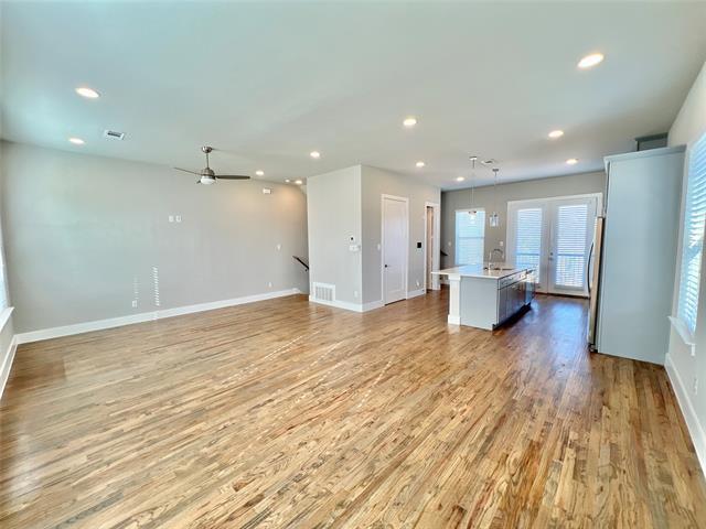 Foto del edificio - 734 N Plano Rd