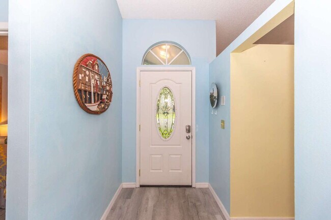 Foto del edificio - This tasteful decorated home features 3 be...