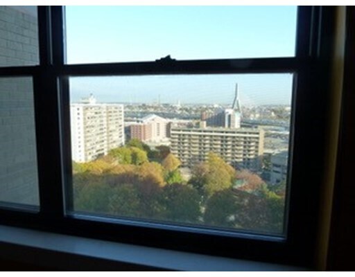 Foto del edificio - 2 Hawthorne Pl