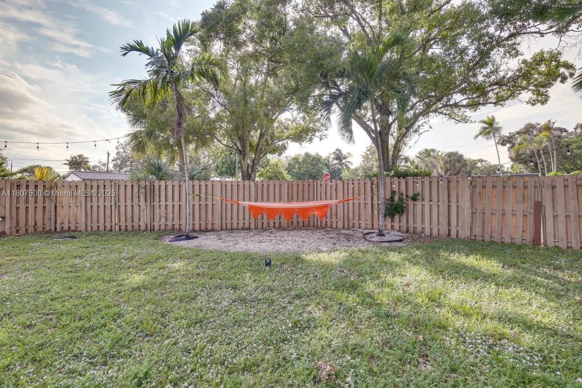 Foto del edificio - 1237 SW 28th St