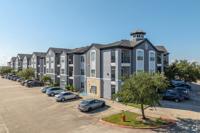 Building Photo - Mansions at Moses Lake