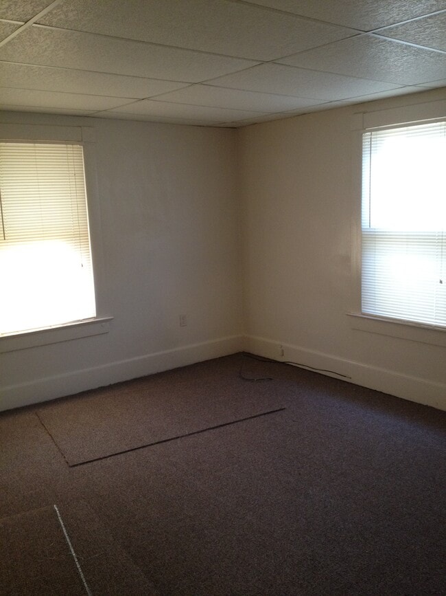 Building Photo - 27 E Kerr St