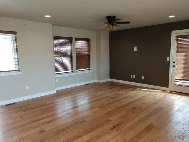 Foto del edificio - 4322 Blackstone Way