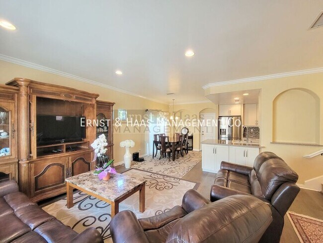 Building Photo - Beautiful 3 Bedroom 2.5 Bath Lakewood Home...