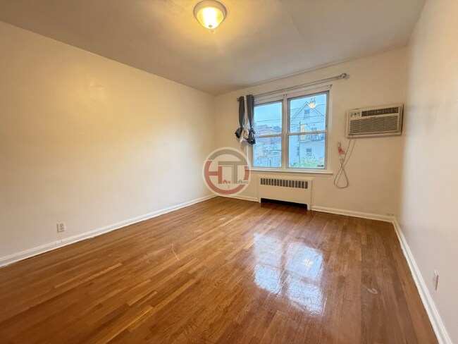 Foto del edificio - 1821 Edison Ave