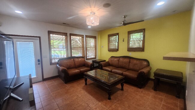 Foto del edificio - 428 Breezewood Dr