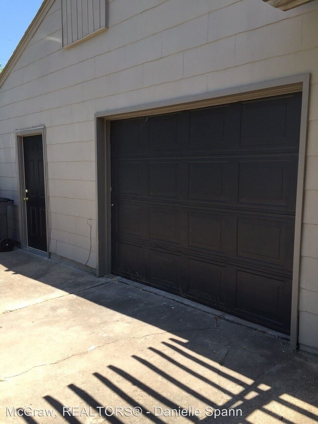 Building Photo - 5703 E 3rd St