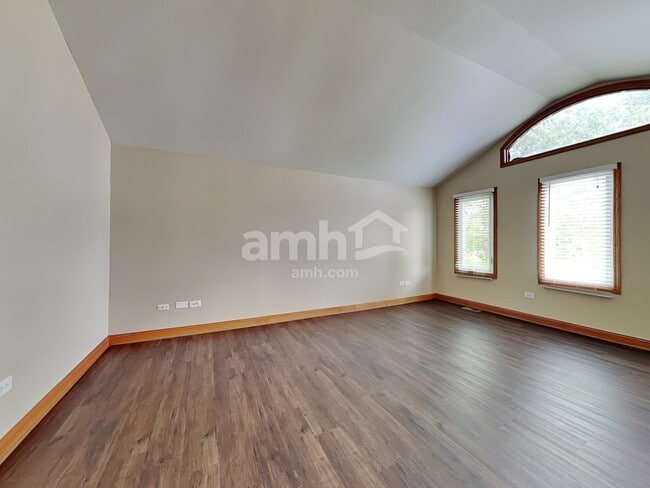 Building Photo - 2113 Cumberland Dr
