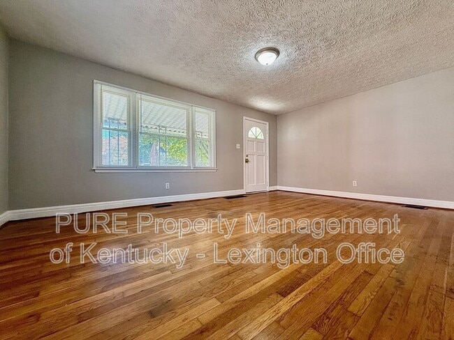 Building Photo - 829 Darley Dr
