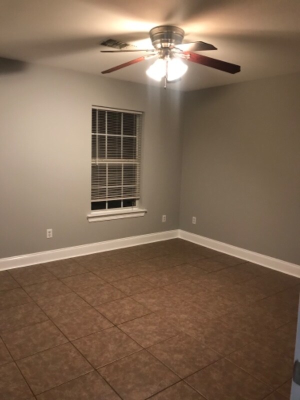 1144 E Jerusalem Ave, Picayune, MS 39466 Room for Rent in Picayune