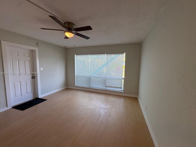 Foto del edificio - 3212 NE 7th Pl