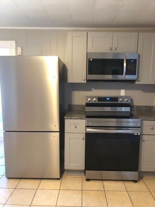 3 Bedroom Apartment - 1st Floor Unit - 3 Bedroom Apartment - 1st Floor Unit